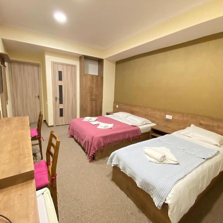 5 Rooms Near 300 Aragveli Metro Station Тбилиси Экстерьер фото