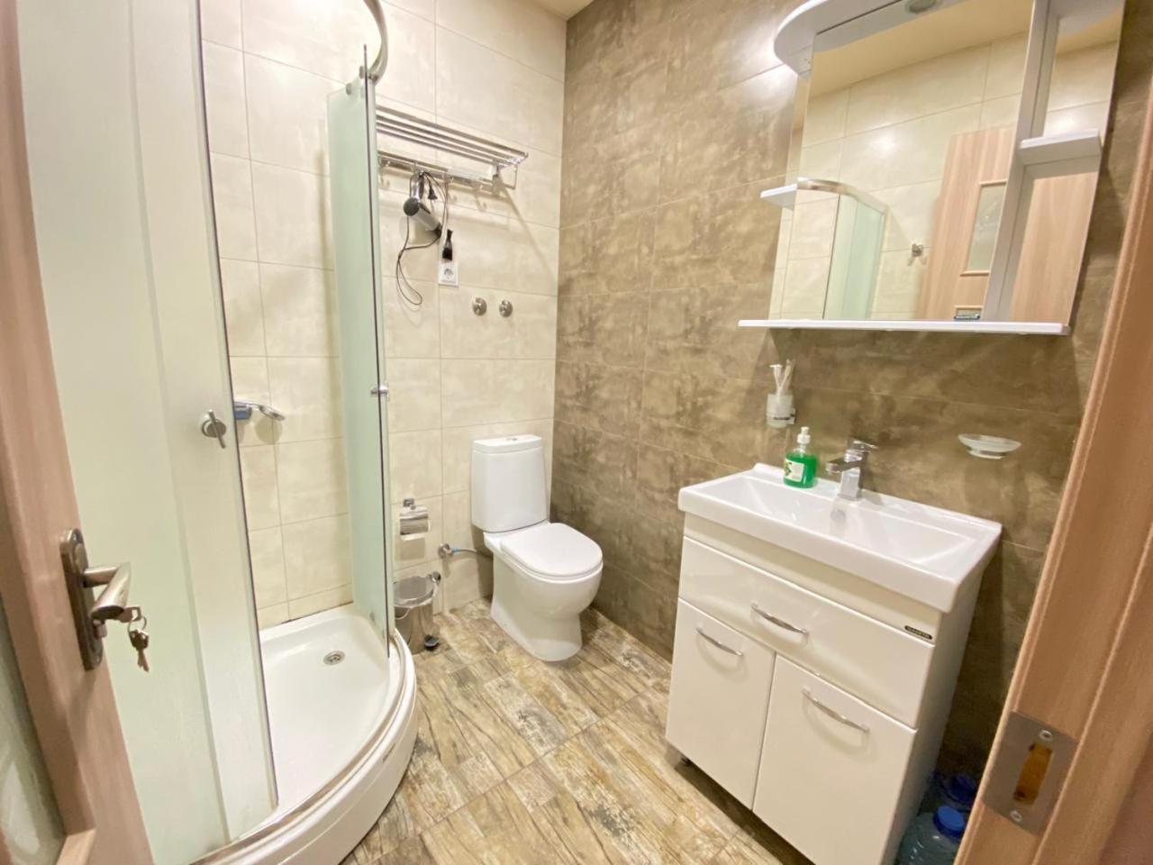 5 Rooms Near 300 Aragveli Metro Station Тбилиси Номер фото