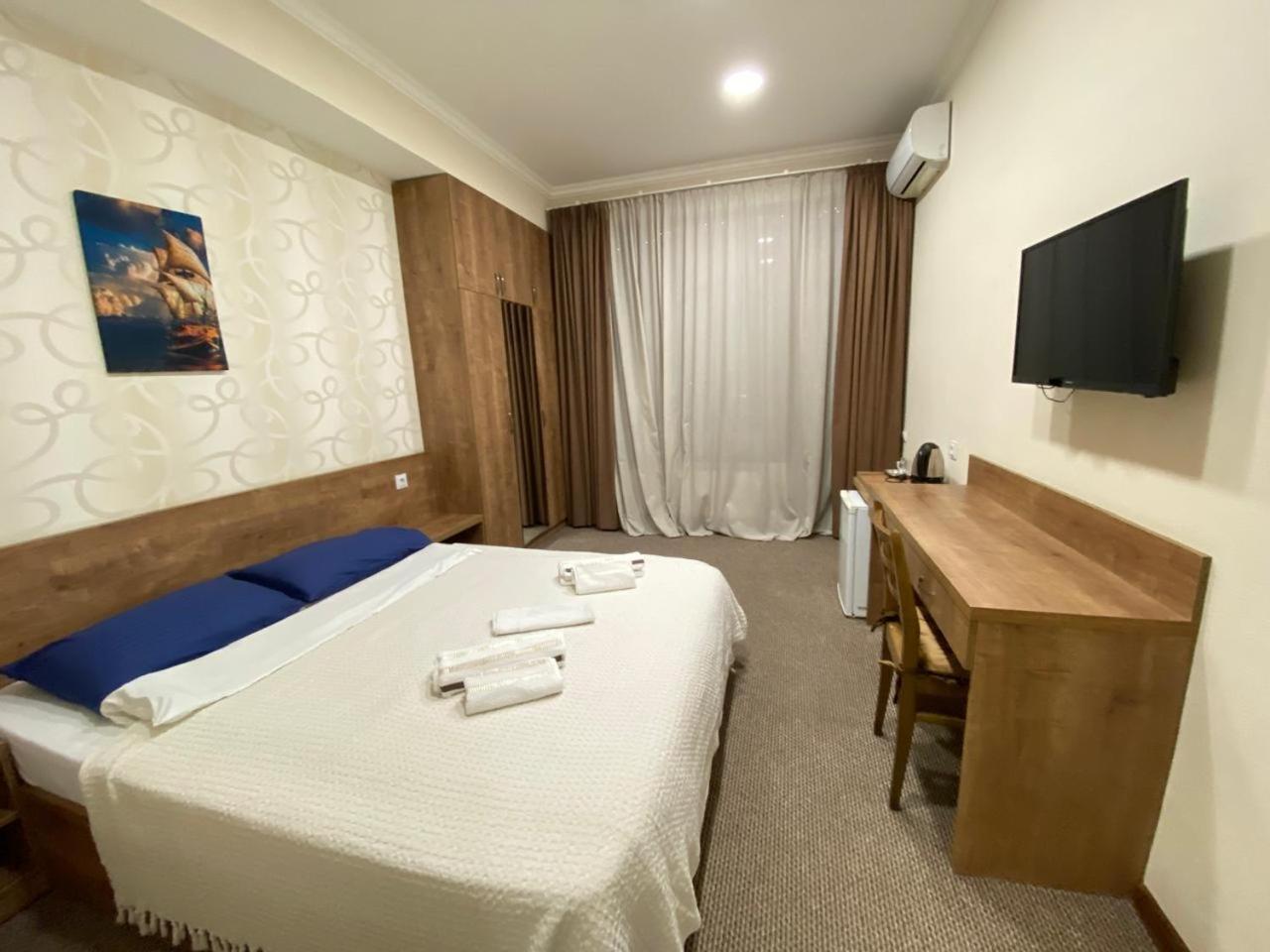 5 Rooms Near 300 Aragveli Metro Station Тбилиси Номер фото