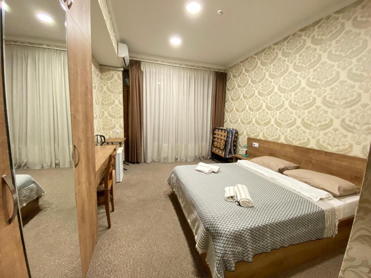 5 Rooms Near 300 Aragveli Metro Station Тбилиси Номер фото