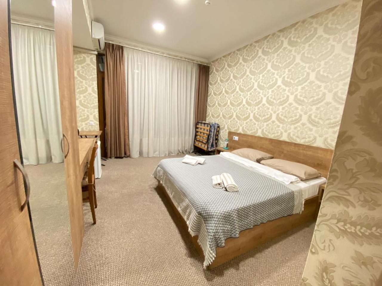5 Rooms Near 300 Aragveli Metro Station Тбилиси Номер фото