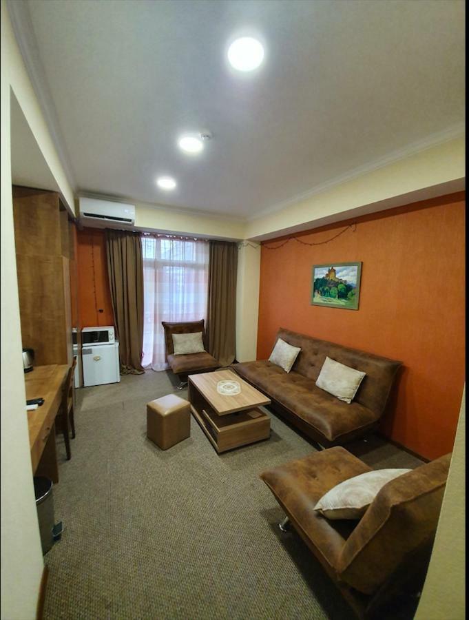 5 Rooms Near 300 Aragveli Metro Station Тбилиси Экстерьер фото